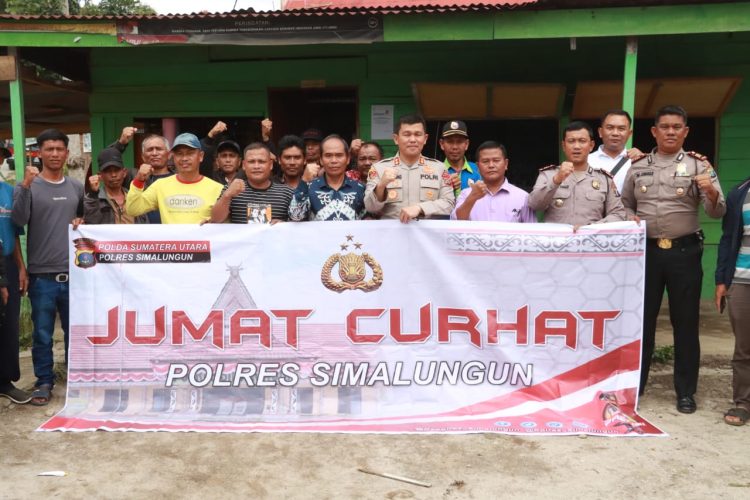 Kapolres Simalungun gelar Jumat Curhat bersama warga di Gereja GKPS Purba Dolog. ( Nawasenanews.com/ Ist)