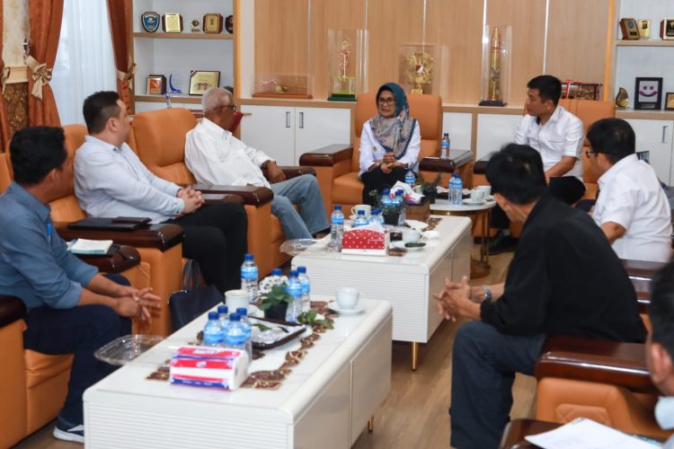 Investor dari Malaysia berkunjung ke kantor Wali Kota Pematang Siantar untuk membahas rencana membangun pabrik pengolah sampah. ( Nawasenanews.com/Ist)