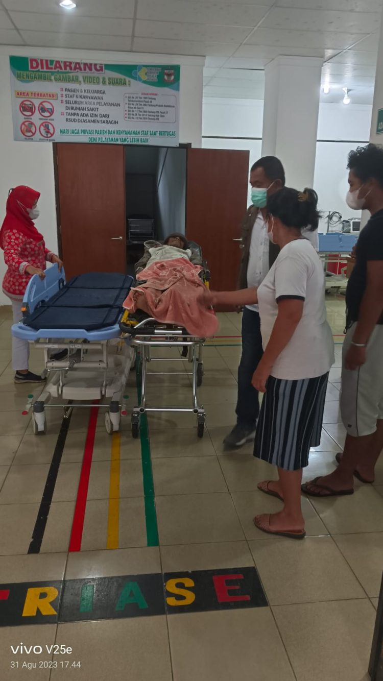 Hisca Simajuntak saat dibawa ke RS Djasamen Saragih untuk diobatinya (Nawasenanews/ Ist)