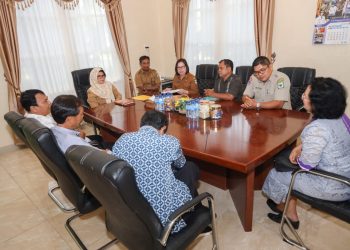 Wali Kota Pematang Siantar meenerima audiensi panitia Jambore Jubelium 120 tahun injil di Simalungun di Balai Kota Pematang Siantar. ( nawasenanews.com/ Ist)