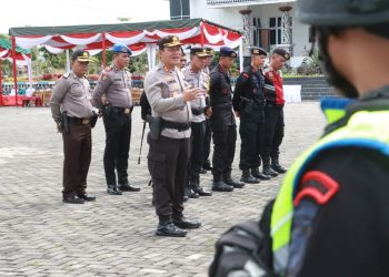 Kapolres Simalungun saat memberikan Arahan Perintah Pimpinan kepada personel kepolisian yang mengamankan pelaksanaan Pilpanag 13 September 2023. ( Nawasenanews/ Ist)