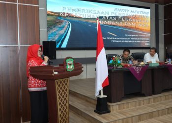 dr Susanti saat memberikan sambutan pada acara entry meeting yang diadakan BPK RI Perwakilan Sumut atas kepatuhan pengadaan barang dan jasa tahun 2023.( Nawasenanews/ Ist)