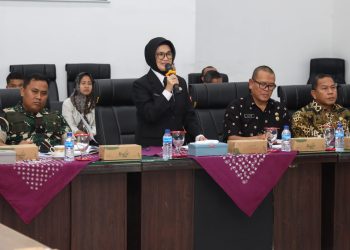 dr Susanti memberikan kata sambutan pada rapat finalisasi pertandingan sepak bola Apeksi Komwil I.( nawasenanews/ Ist)