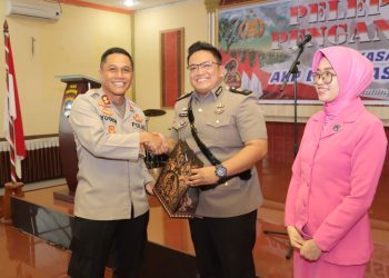 Keterangan Foto : Kapolres Pematang Siantar AKBP Yogen Heroes Baruno SH, SIK bersama Kasat Intelkam AKP Bobi Vaski Pranata SIK.(Ist)