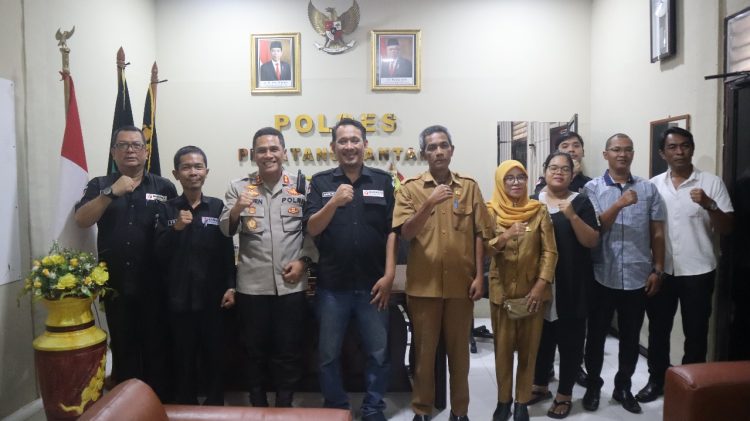 Keterangan Foto : Kapolres Pematang Siantar AKBP Yogen Heroes Baruno SH, SIK saat terima audiensi dan kunjungan silaturahmi Komisioner Bawaslu Kota Pematang Siantar. (Ist)