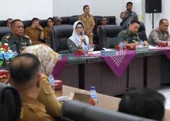 dr Susanti saat memimpin rapat finalisasi pertandingan sepakbola persahabatan Apeksi Konwil I Sumbagut.( Nawasenanews/ Ist)