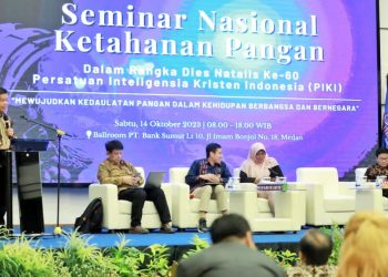 Bupati Simalungun menjadi narasumber seminar nasional ketahanan pangan yang diadakan PIKI yang diadakan di Medan. (Nawasenanews/ Ist)