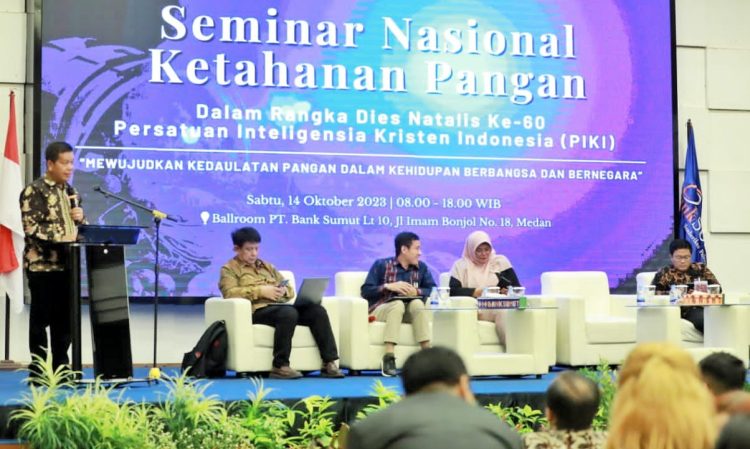 Bupati Simalungun menjadi narasumber seminar nasional ketahanan pangan yang diadakan PIKI yang diadakan di Medan. (Nawasenanews/ Ist)
