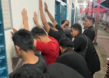 Keterangan Foto : Razia rutin di pimpin oleh Ka.KPLP E.Siregar beserta team Pengamanan Lapas kelas IIA Pematang Siantar. (Ist)