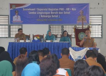 Asisten Administrasi Umum saat membuka acara Sosialisasi Supervisi Kegiatan PKK- KB- Kes dan Lomba Rumah Sehat Kota Pematang Siantar Tahun 2023. ( Nawasenanews/ Ist)