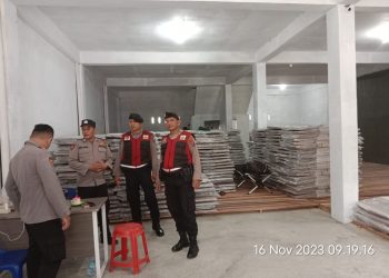 Keterangan Foto : Satgas preventif OMB saat cek kondisi logistik gudang KPU (Ist)