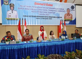 Wali Kota Pematang Siantar membuka Pelatihan Peningkatan Keterampilan Kerja Dana Bagi Hasil Cukai Hasil Tembakau (DBH CHT) di Kota Pematang Siantar Tahun 2023, diharapkan bisa menghasilkan sumber daya manusia (SDM) berkompeten. ( Nawasenanews/ Ist)