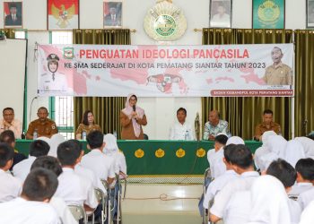 dr Susanti mengunjungi Perguruan Taman Siswa dalam rangka Penguatan Ideologi Pancasila kepada Siswa SMA/Sederajat di Kota Pematang Siantar Tahun 2023.( Nawasenanews/ Ist)