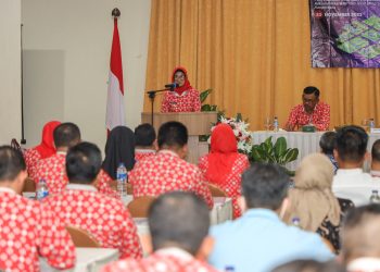 dr Susanti saat membuka Rapat Konsultansi Publik (KP) 2 Penyusunan Dokumen Rencana Detail Tata Ruang (RDTR) dan Kajian Lingkungan Hidup Strategis (KLHS) Kota Pematang Siantar, di Convention Hall Siantar Hotel, Kamis (23/11/2023). (Nawasenanews/ Ist)