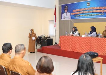 Wali Kota Pematang Siantar dr Susanti Dewayani SpA saat membuka kegiatan Sosialisasi Optimalisasi Pengarustamaan Gender di Lingkungan Pemko Pematang Siantar. ( Nawasenanews/ Ist)