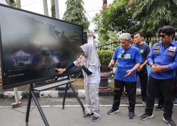 Wali Kota Pematang Siantar meluncurkan aplikasi jelajah kota Siantar di acara Free Car Day,Minggu (17/12/2023).(Nawasenanews/Ist)