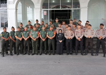 Wali Kota Pematang Siantar foto bersama TNI-POLRI usai upacara peringatan bela negara. ( Nawasenanews/Ist)