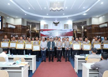 Keterangan Foto : Polres Pematang Siantar saat menerima penghargaan dari Ombudsman RI atas Penilaian Kepatuhan Pelayanan Publik Tahun 2023.(Ist)