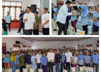 Keterangan Foto : Wali Kota Medan Bobby Nasution saat menyerahkan Bantuan Pangan Cadangan Beras Pemerintah (BP-CBP) kepada masyarakat di Gedung Badan Musyawarah Masyarakat Minang.(Ist)