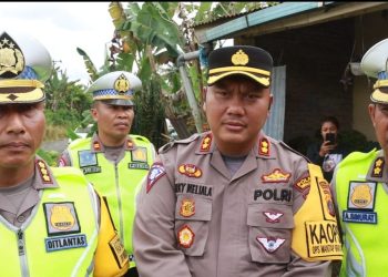 Kapolres Simalungun, AKBP Choky Sentosa Meliala, SIK SH MH saat konferensi pers pada Kamis,( 25/1/2024) di TKP tentang status tersangka bagi pengemudi Fuso penyebab enam orang neninggal dunia di Bulu Pange,Merek Raya.( Nawasenanews/ Ist)