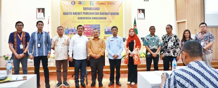 Keterangan Foto : Bupati Simalungun, Sekda dan kepala BPKPD foto bersama dengan para nara sumber sosialisasi KKPD.(Ist)
