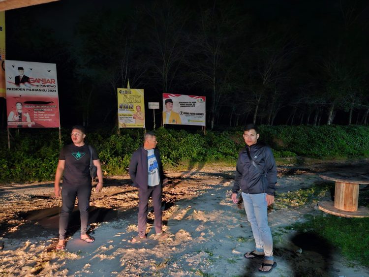 Kasat Narkoba bersama anggota saat turun gunung menyelidiki info peredaran Narkoba di Simpang Tiga bahapal Kecamatan Tapian Dolok Simalungun.(Nawasenanews/ Ist)