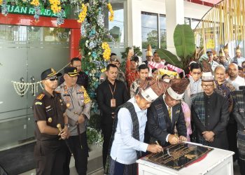 Kapolres Simalungun saat menghadiri Peresmian gedung baru RS Rondahaim Pamatang Raya.( Nawasenanews/ Ist)