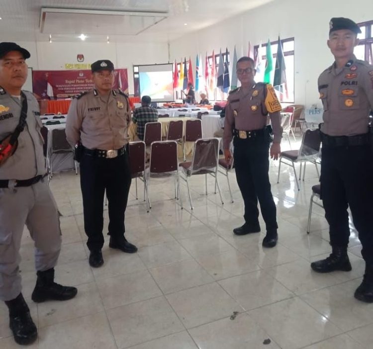 Personil Pengamanan (Pam) dari Polres Simalungun hadir lengkap untuk menjaga keamanan dan keteraturan selama acara Rapat Pleno Terbuka berlangsung.( Nawasenanews/Ist)