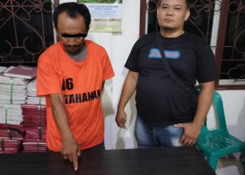 Kapolsek Raya Kahean melaksanakan operasi berantas narkoba dan berhasil menangkap SB, seorang pria berusia 45 tahun.( Nawasenanews/ Ist)