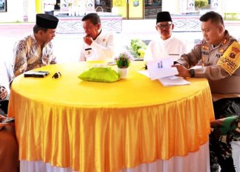 Bupati Simalungun dan Wakil Bupati duduk semeja dengan Forkopimda saat rapat koordinasi bulan Ramadhan.(Nawasenanews/ Ist)