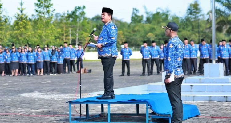 Bupati Simalungun bertindak sebagai Pembina Upacara pada Hari kesadaran Nasional menyerukan agar menjadi contoh teladan belanja hemat dan bijak untuk menjaga stabilitas harga pangan dan laju inflasi.(Nawasenanews/ Ist)