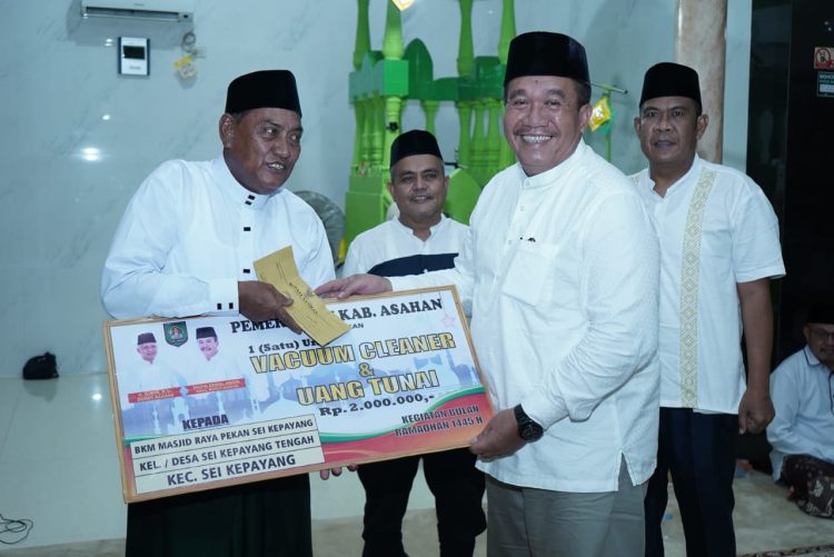 Keterangan Foto : Wabup Taufik ZA saat Safari Ramadhan 1445 H di Masjid Ihkwanul Yaqin Silo Binto Silo Laut.(Ist)