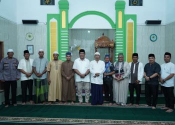 Keterangan Foto : Wabup Taufik ZA saat Safari Ramadhan 1445 H di Masjid Ihkwanul Yaqin Silo Bonto Silo Laut.(Ist)