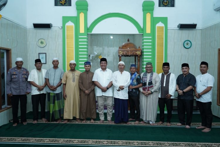 Keterangan Foto : Wabup Taufik ZA saat Safari Ramadhan 1445 H di Masjid Ihkwanul Yaqin Silo Bonto Silo Laut.(Ist)