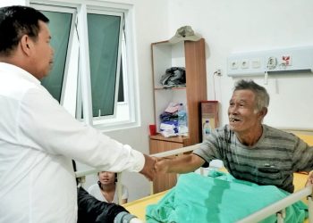 Bupati Simalungun menyambangi RS Rondahaim yang baru diresmikan bulan lalu untuk melihat kondisi rumah sakit,dan mengunjungi para pasien. (Nawasenanews/Ist)