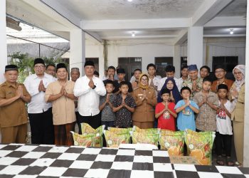 Wali Kota Pematangsiantar bersama para direksi PDAM Tirta Uli mengelar acara Ramadhan berbagi tahun 2024 kepada anak - anak yatim piatu.( Nawasenanews/ Ist)