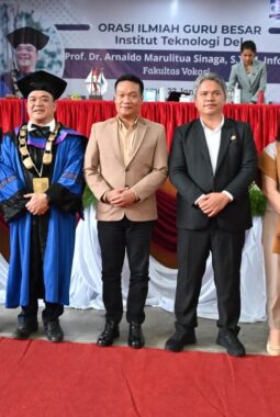 Bupati Humbahas Ikuti Orasi Ilmiah Guru Besar IT Del Prof Arnaldo Sinaga